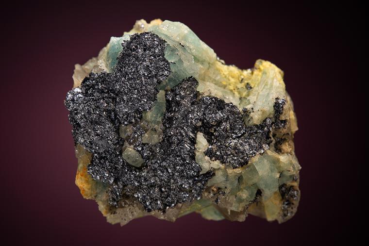 MOLYBDENITE and FERRIMOLYBDITE on QUARTZ and BERYL var. Aquamarine