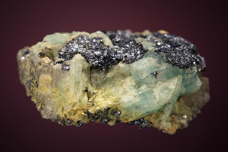MOLYBDENITE and FERRIMOLYBDITE on QUARTZ and BERYL var. Aquamarine