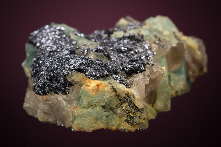 MOLYBDENITE and FERRIMOLYBDITE on QUARTZ and BERYL var. Aquamarine