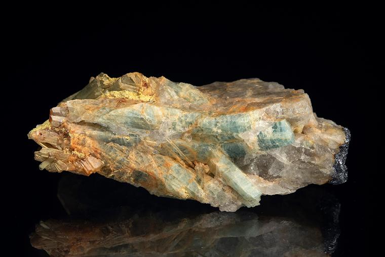 FERRIMOLYBDITE and MOLYBDENITE on QUARTZ and BERYL var. Aquamarine