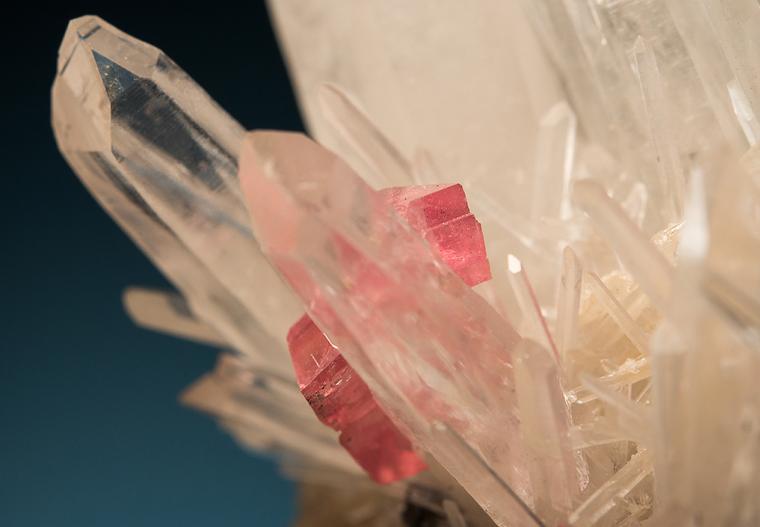 QUARTZ with RHODOCHROSITE