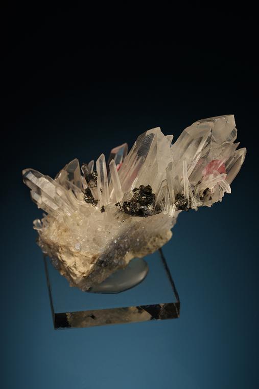 QUARTZ with RHODOCHROSITE