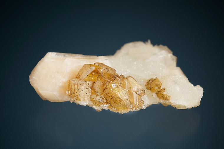 POWELLITE with STILBITE on QUARTZ