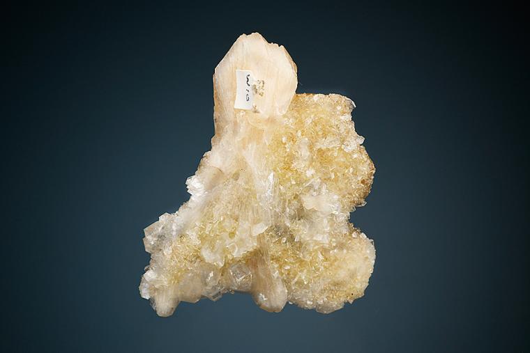 POWELLITE with STILBITE on QUARTZ