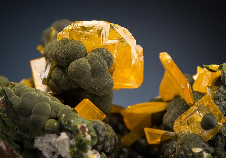 WULFENITE on BAYLDONITE?
