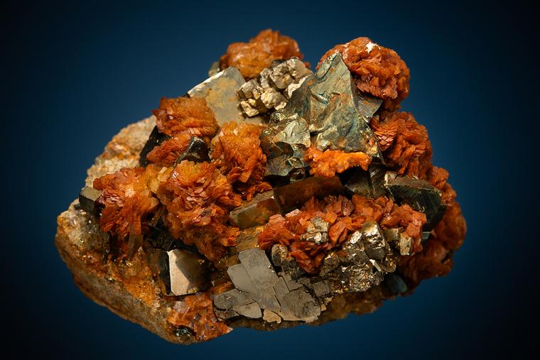 SIDERITE on CHALCOPYRITE and PYRITE