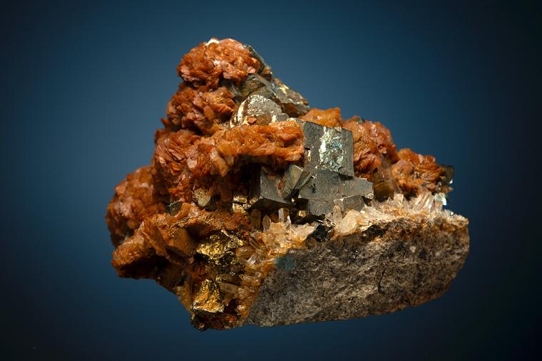 SIDERITE on CHALCOPYRITE and PYRITE