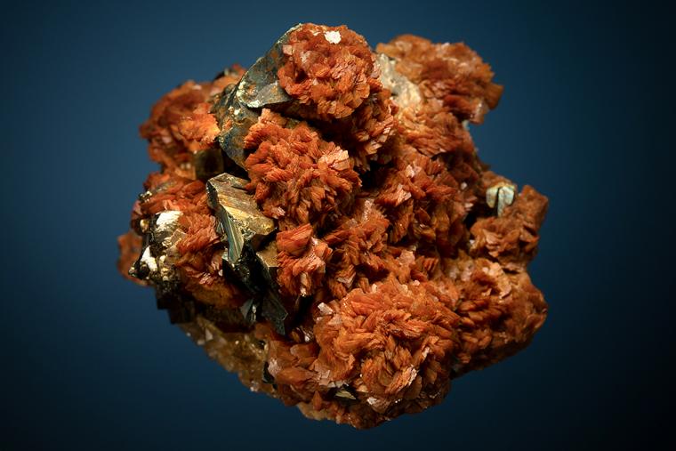 SIDERITE on CHALCOPYRITE and PYRITE
