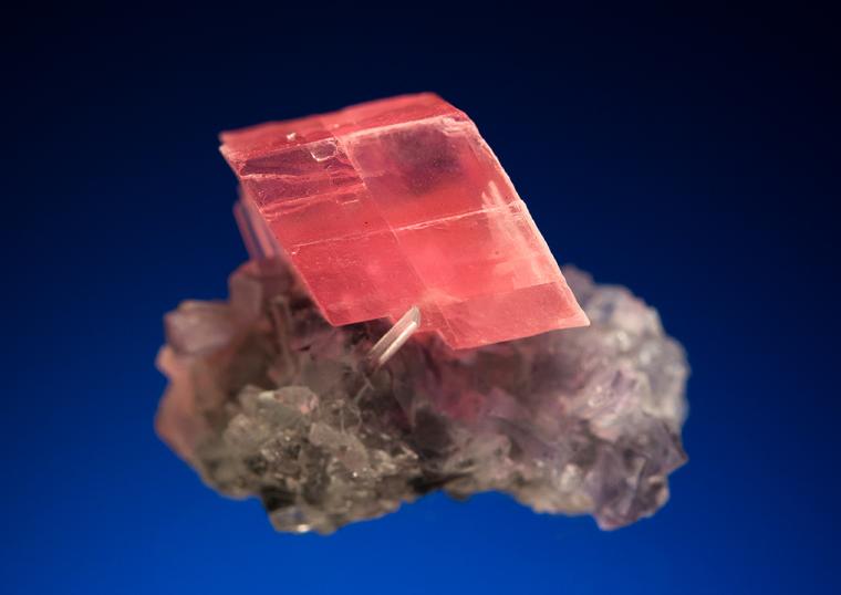 RHODOCHROSITE on FLUORITE with QUARTZ