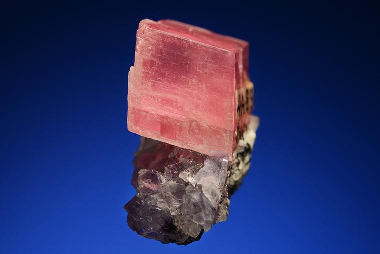RHODOCHROSITE on FLUORITE with QUARTZ