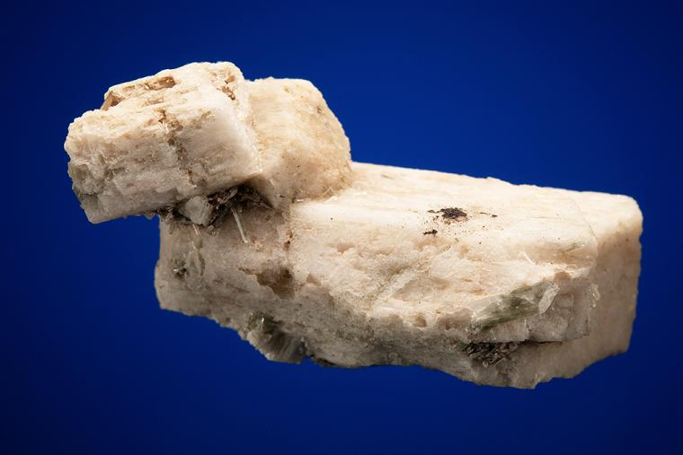 ALLANITE-(Ce) on MICROCLINE (Carlsbad twin)