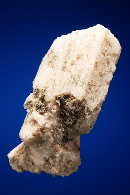 ALLANITE-(Ce) on MICROCLINE (Carlsbad twin)