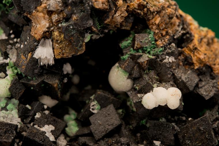 OLSACHERITE on SIDERITE