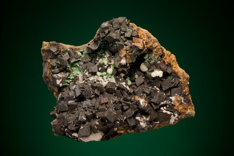 OLSACHERITE on SIDERITE