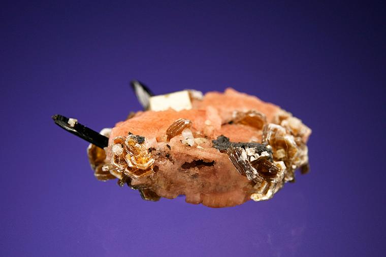 SERANDITE with AEGIRINE, POLYLITHIONITE and LEUCOPHANITE