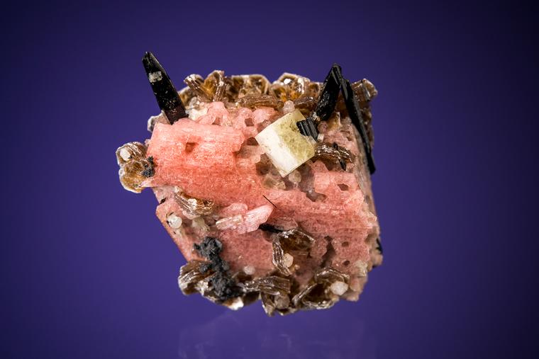 SERANDITE with AEGIRINE, POLYLITHIONITE and LEUCOPHANITE