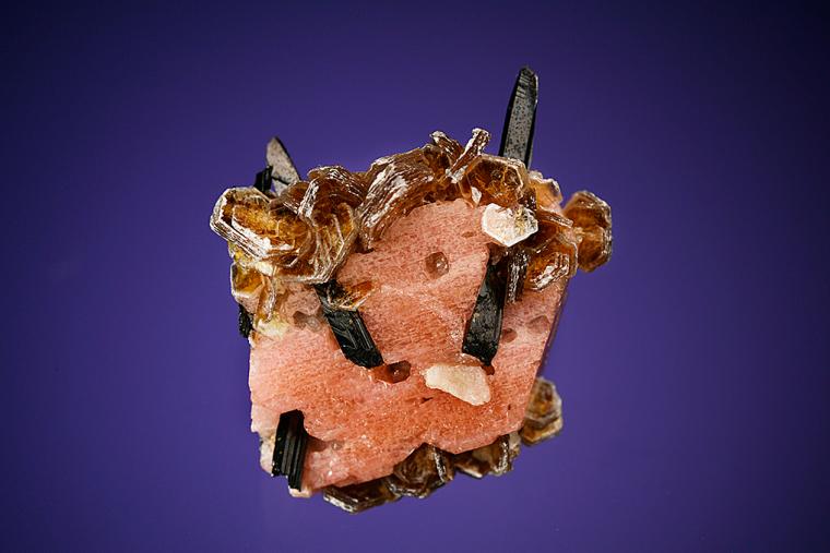 SERANDITE with AEGIRINE, POLYLITHIONITE and LEUCOPHANITE