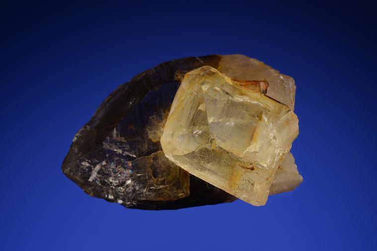 TOPAZ on QUARTZ var. Smoky