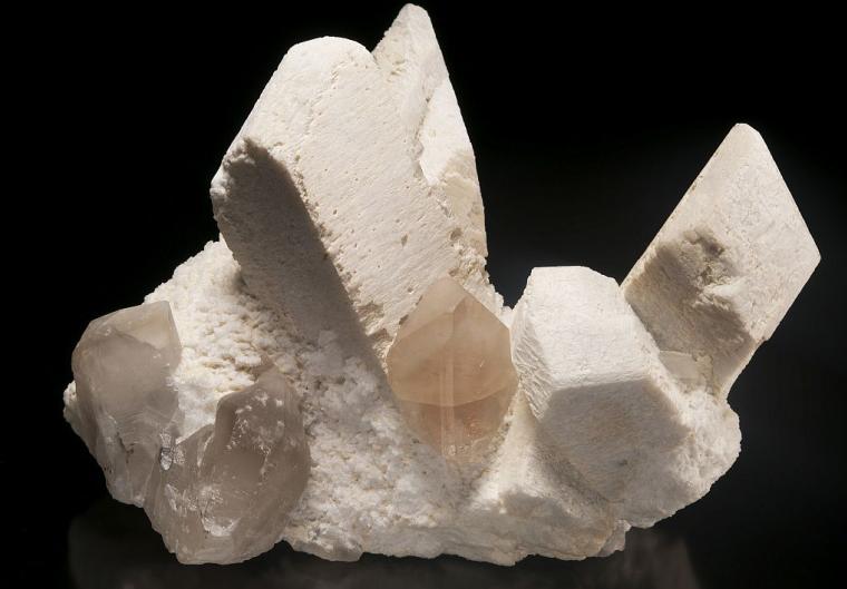 TOPAZ on MICROCLINE (Baveno twins)