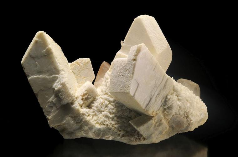 TOPAZ on MICROCLINE (Baveno twins)
