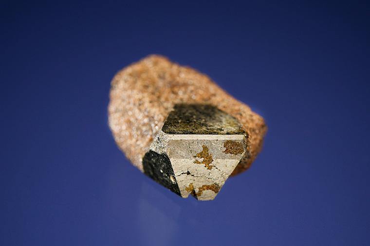 LÖLLINGITE