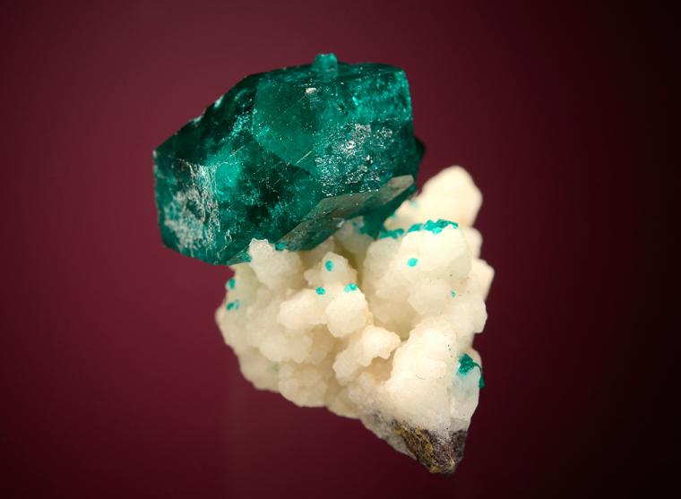 DIOPTASE on CALCITE