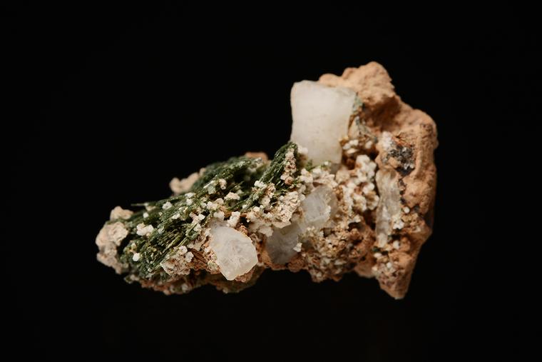 POLYLITHIONITE with EPIDIDYMITE