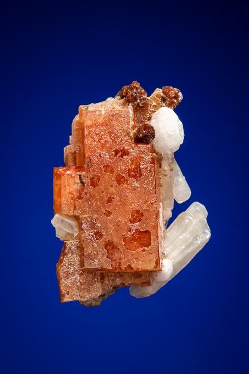 SERANDITE with NATROLITE, ANALCIME and RHODOCHROSITE