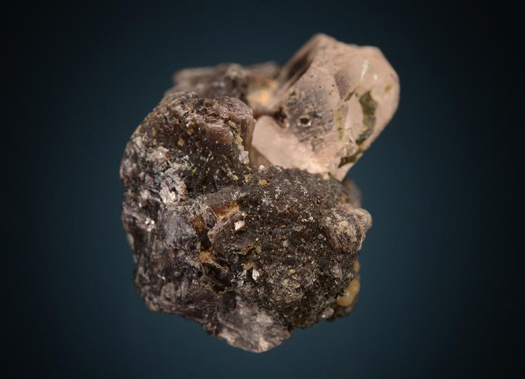 BERYL var. Morganite on LEPIDOLITE