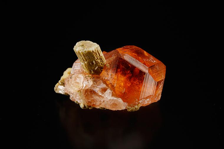 GROSSULAR var. Hessonite with DIOPSIDE