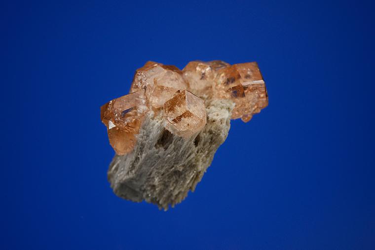 GROSSULAR var. Hessonite on DIOPSIDE