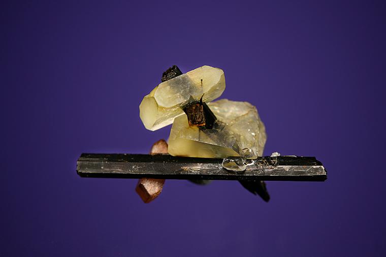 LEUCOPHANITE and SERANDITE on AEGIRINE