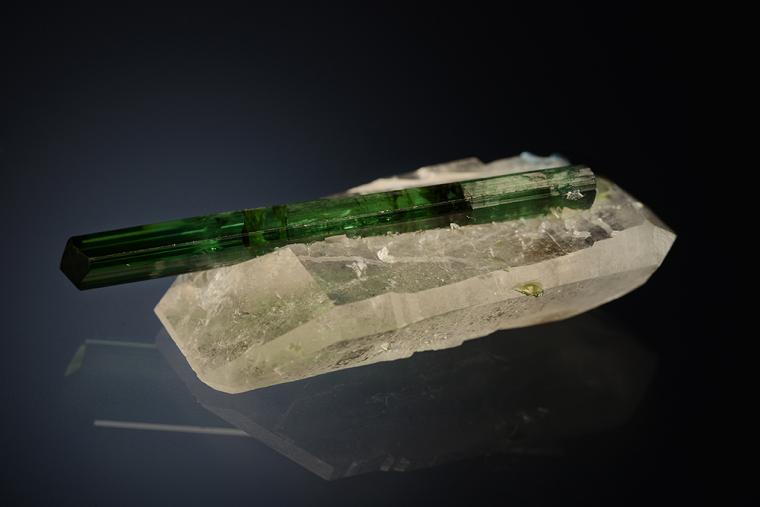 ELBAITE on QUARTZ