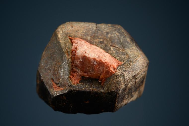 EUXENITE-(Y)