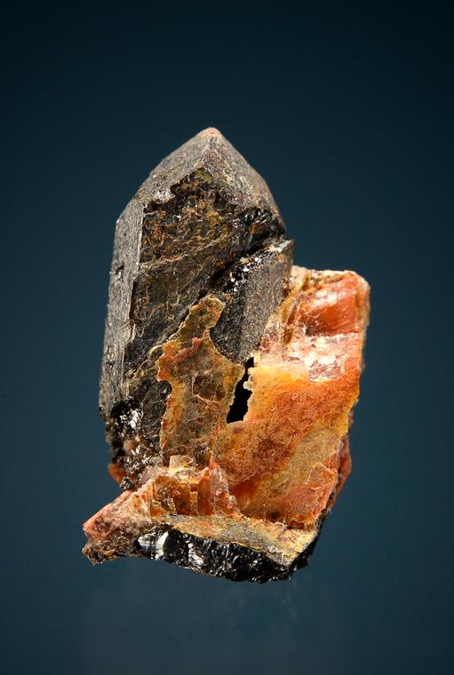 EUXENITE-(Y)