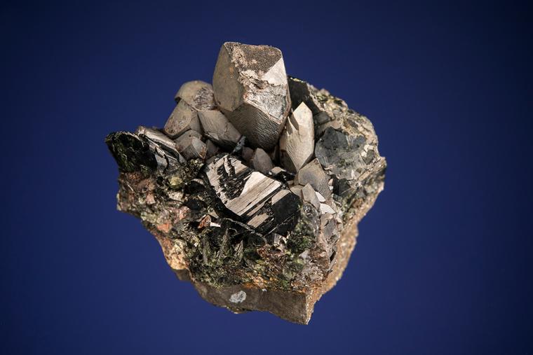 KULANITE on SIDERITE