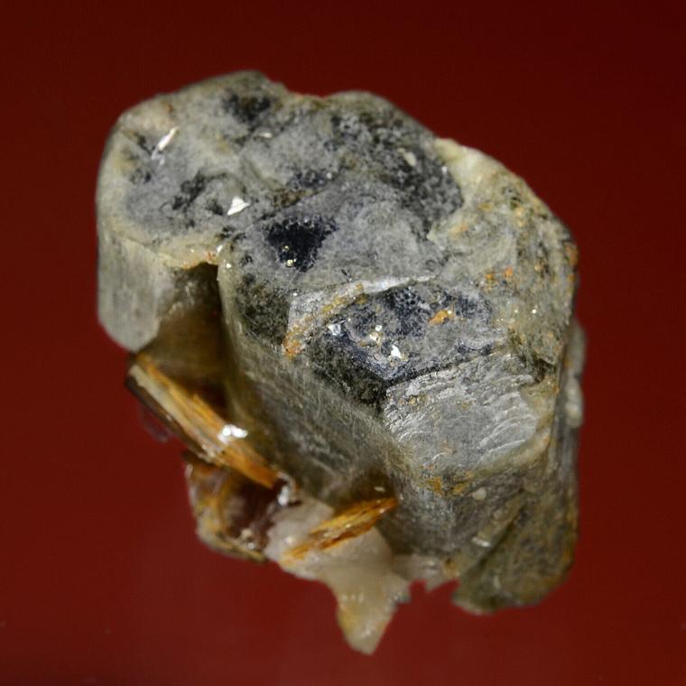 FLUORAPATITE with MUSCOVITE
