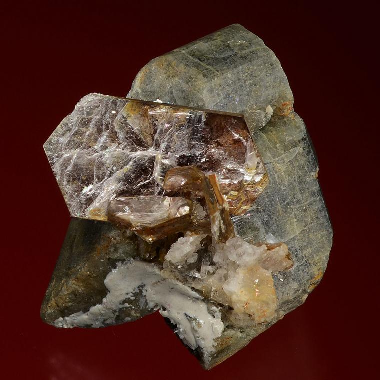 FLUORAPATITE with MUSCOVITE