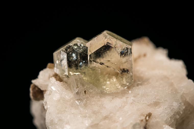FLUORAPATITE on ALBITE