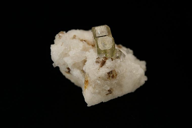 FLUORAPATITE on ALBITE