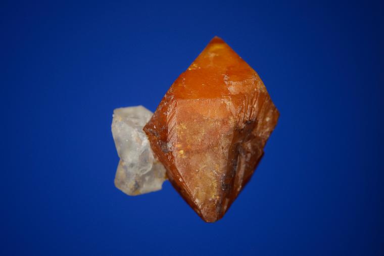 SCHEELITE on FLUORITE