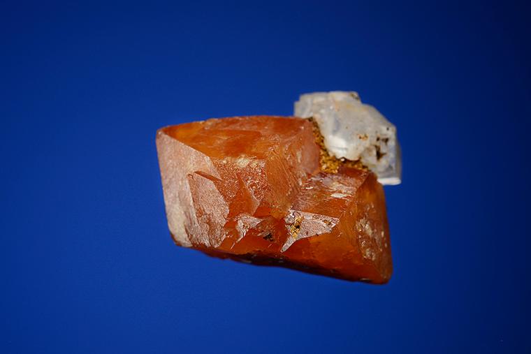 SCHEELITE on FLUORITE