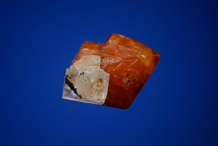 SCHEELITE on FLUORITE