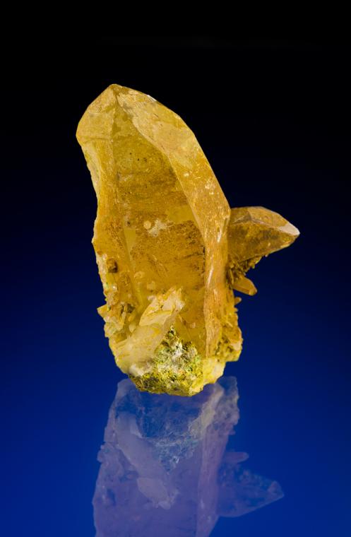 PYROMORPHITE on QUARTZ (Japan-law twin)