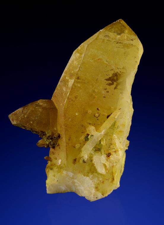 PYROMORPHITE on QUARTZ (Japan-law twin)