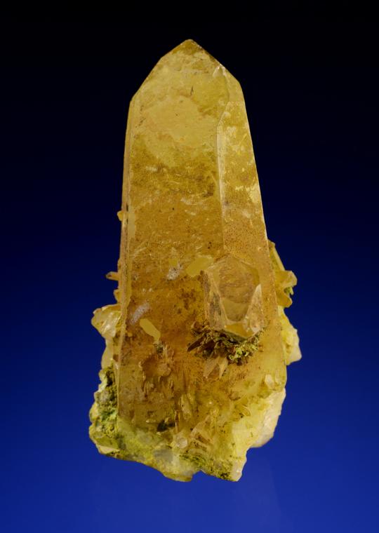 PYROMORPHITE on QUARTZ (Japan-law twin)