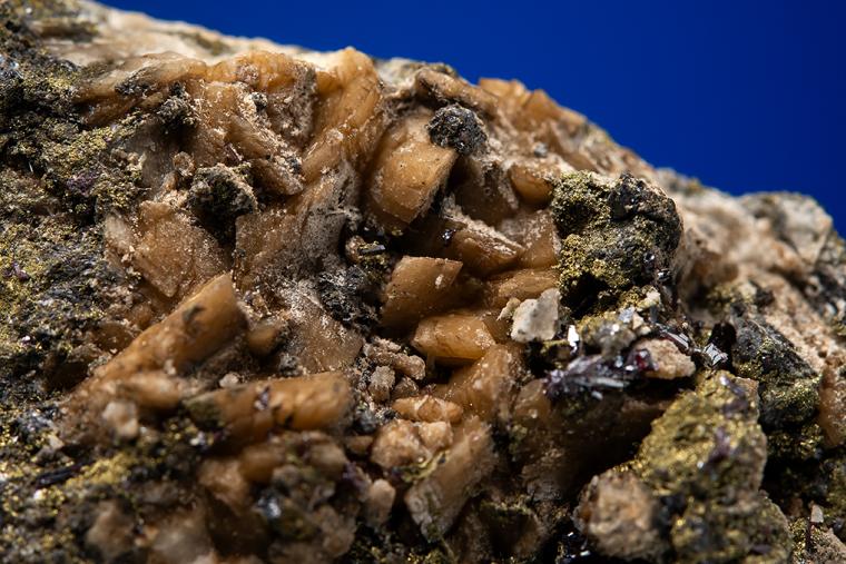 PYRARGYRITE on CHALCOPYRITE and SIDERITE
