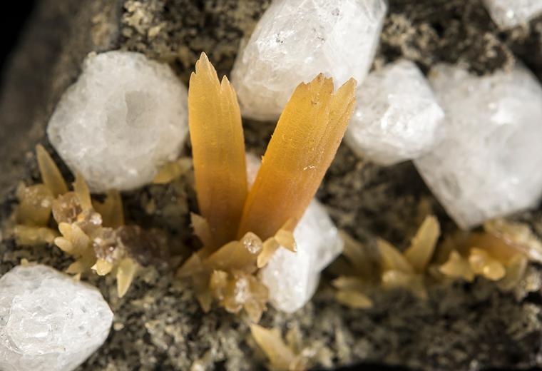 CHABAZITE var. Phacolite
