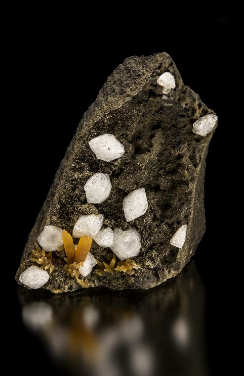 CHABAZITE var. Phacolite
