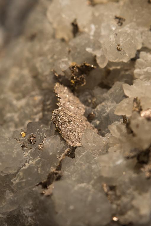 MELONITE after CALAVERITE on QUARTZ